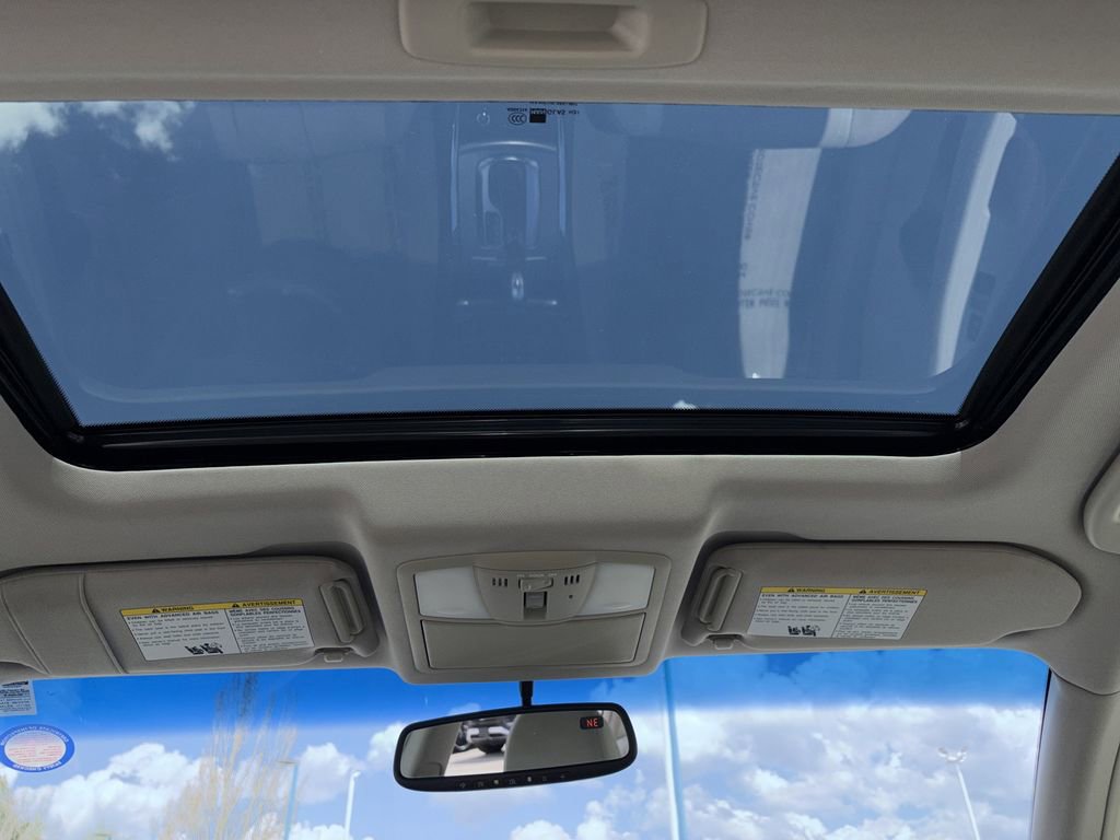 Used 2015 INFINITI Q40 w/ Moonroof Package image 4