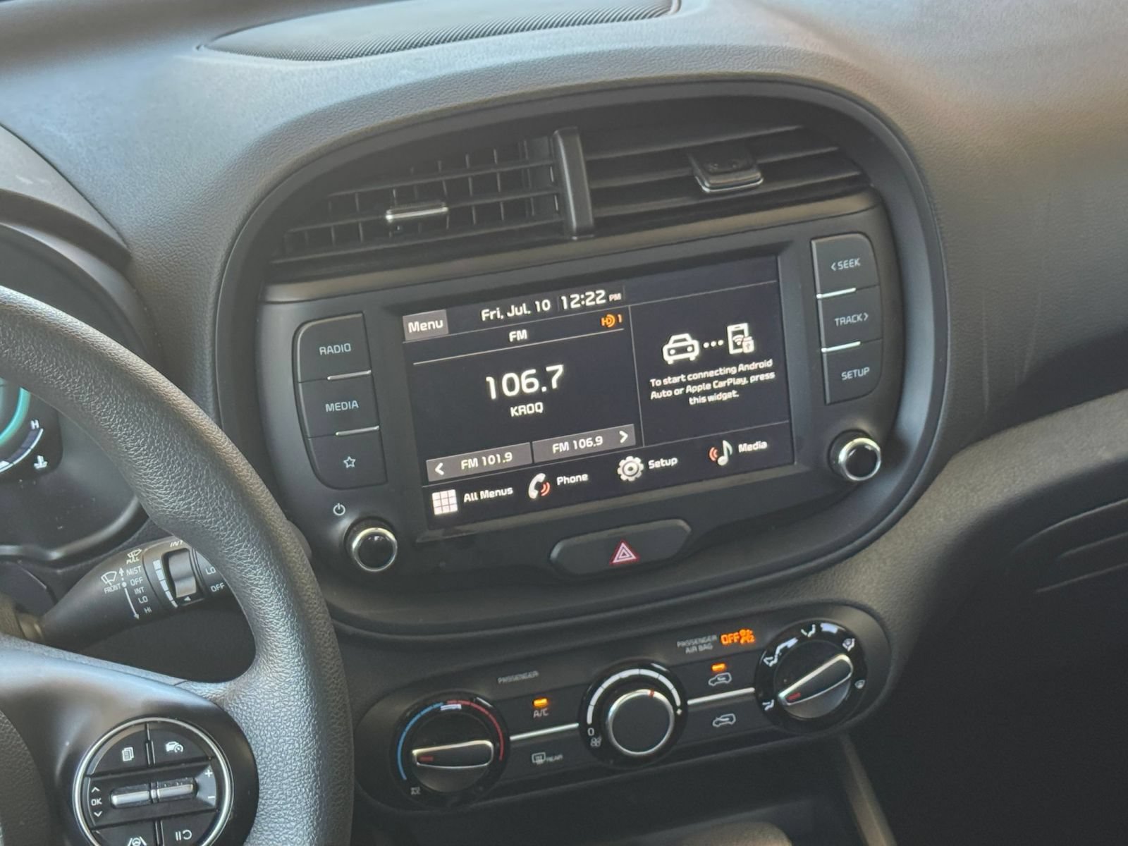 Used 2025 Kia Soul LX w/ LX Technology Package FWD image 17