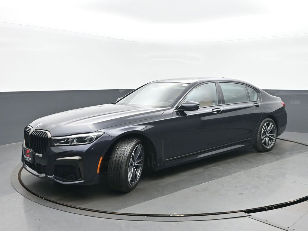 Used 2022 BMW 740i xDrive w/ M Sport Package image 7