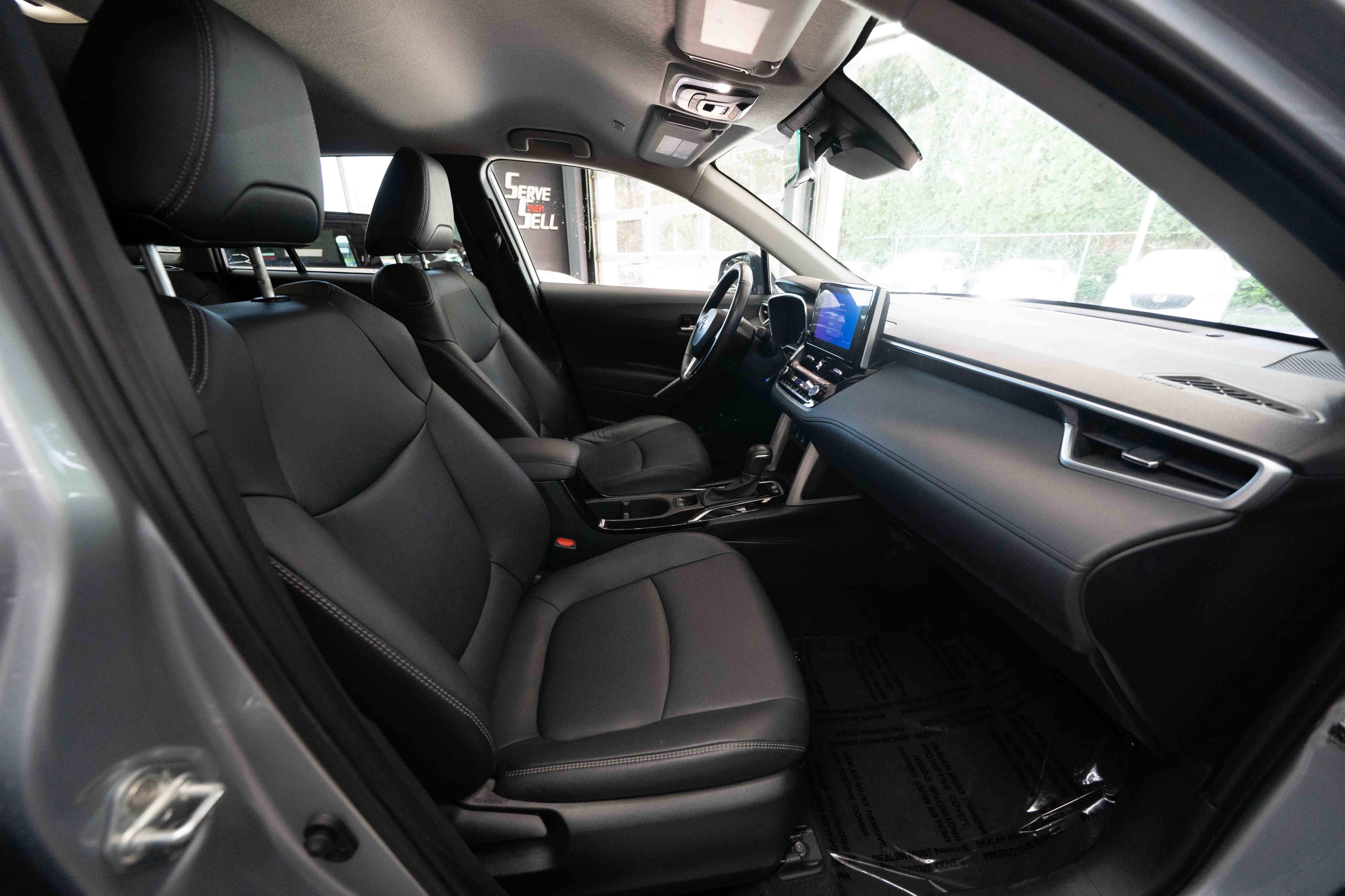 Used 2024 Toyota Corolla Cross XLE FWD image 27
