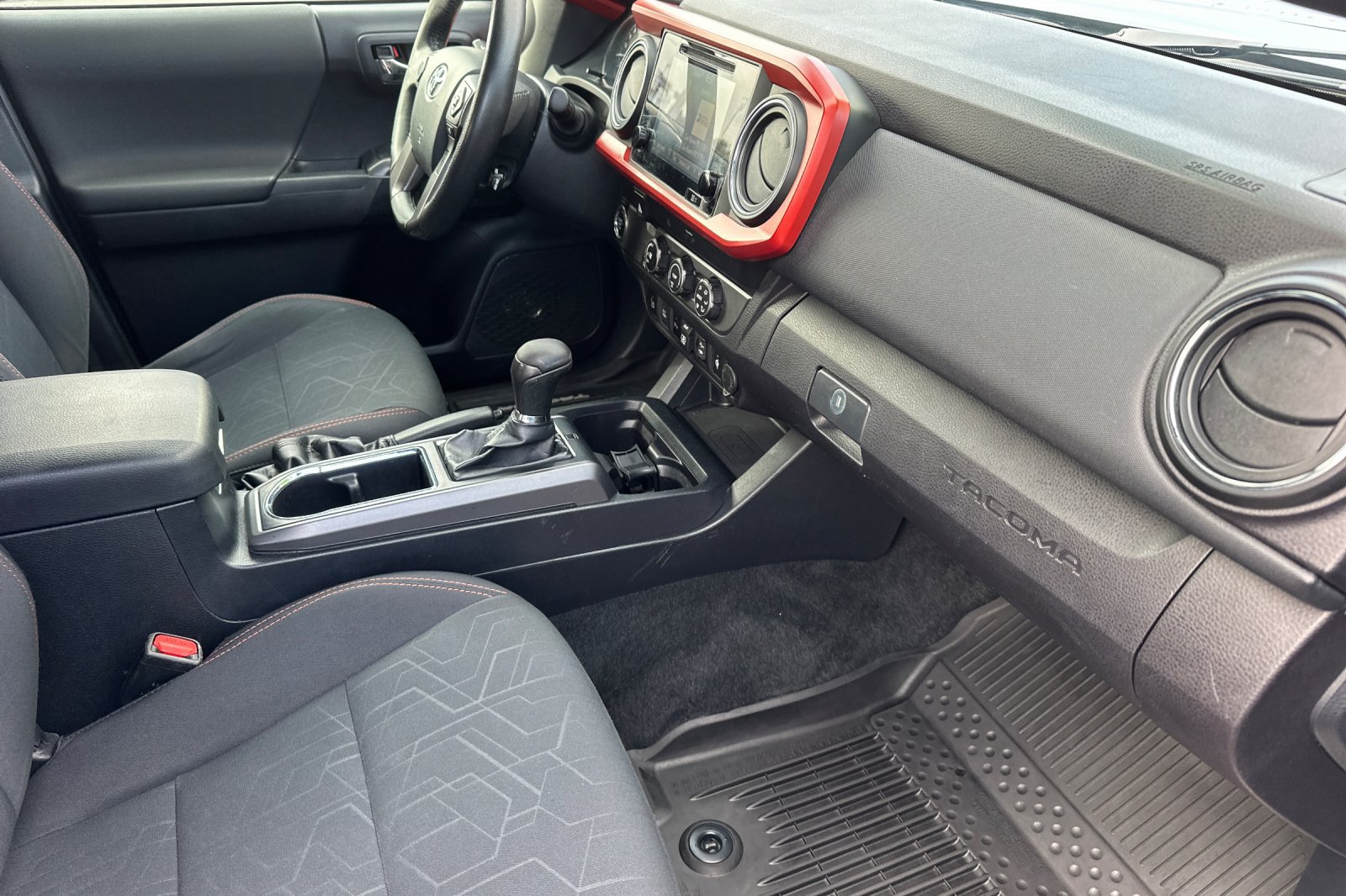 Used 2019 Toyota Tacoma TRD Sport w/ Technology Package RWD image 18