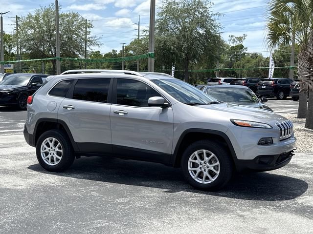 Used 2018 Jeep Cherokee Latitude Plus w/ Cold Weather Group image 4