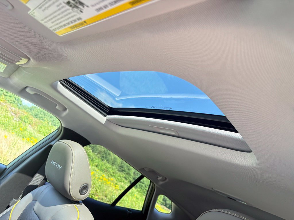 New 2026 Chevrolet Trax ACTIV w/ Sunroof Package FWD image 3