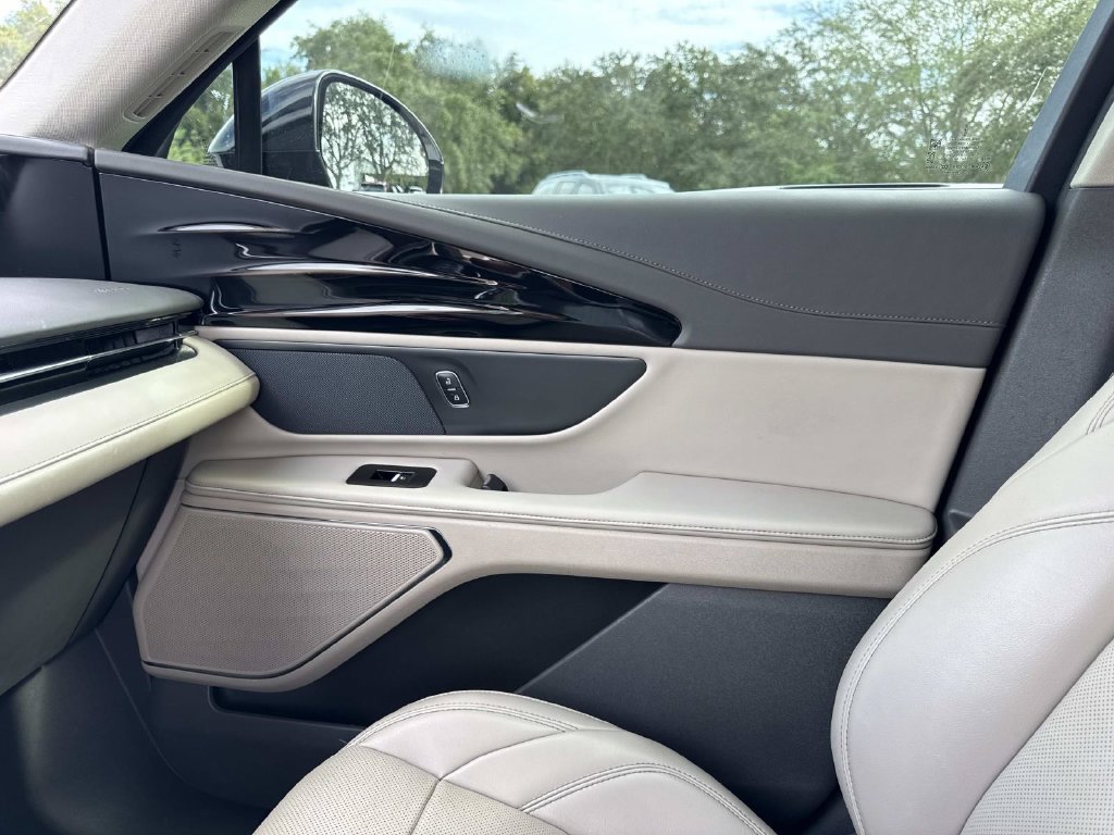 Used 2024 Lincoln Nautilus Premier AWD/4WD image 22