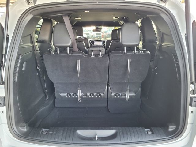 Used 2025 Chrysler Pacifica Select FWD image 19