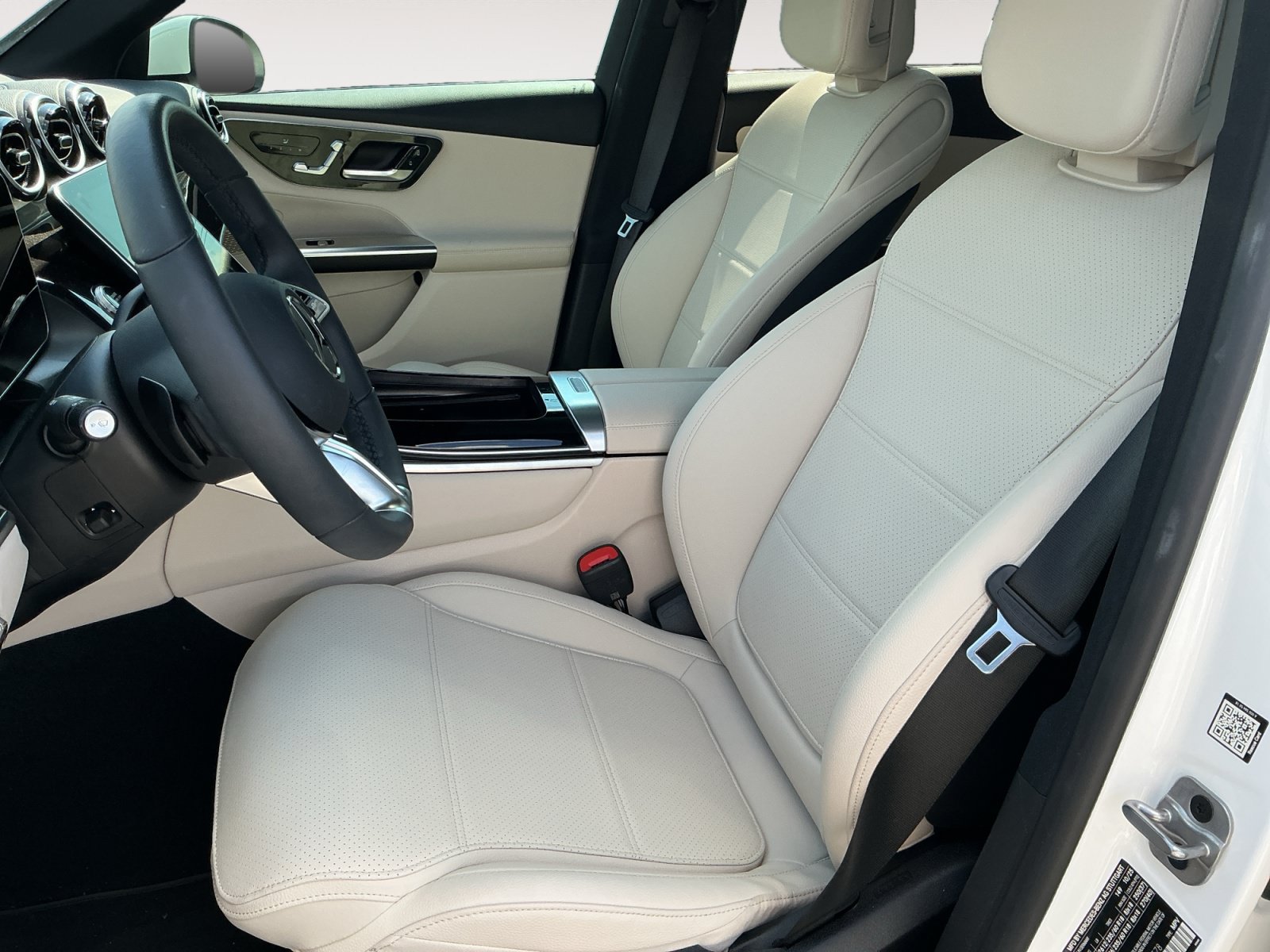 Used 2026 Mercedes-Benz GLC 300 4MATIC image 9