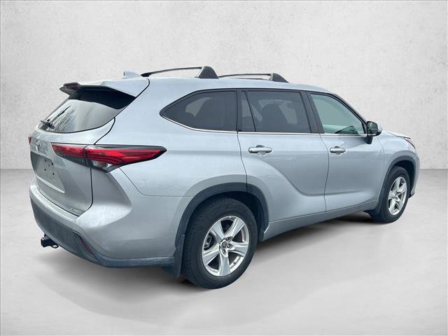 Used 2021 Toyota Highlander LE image 5