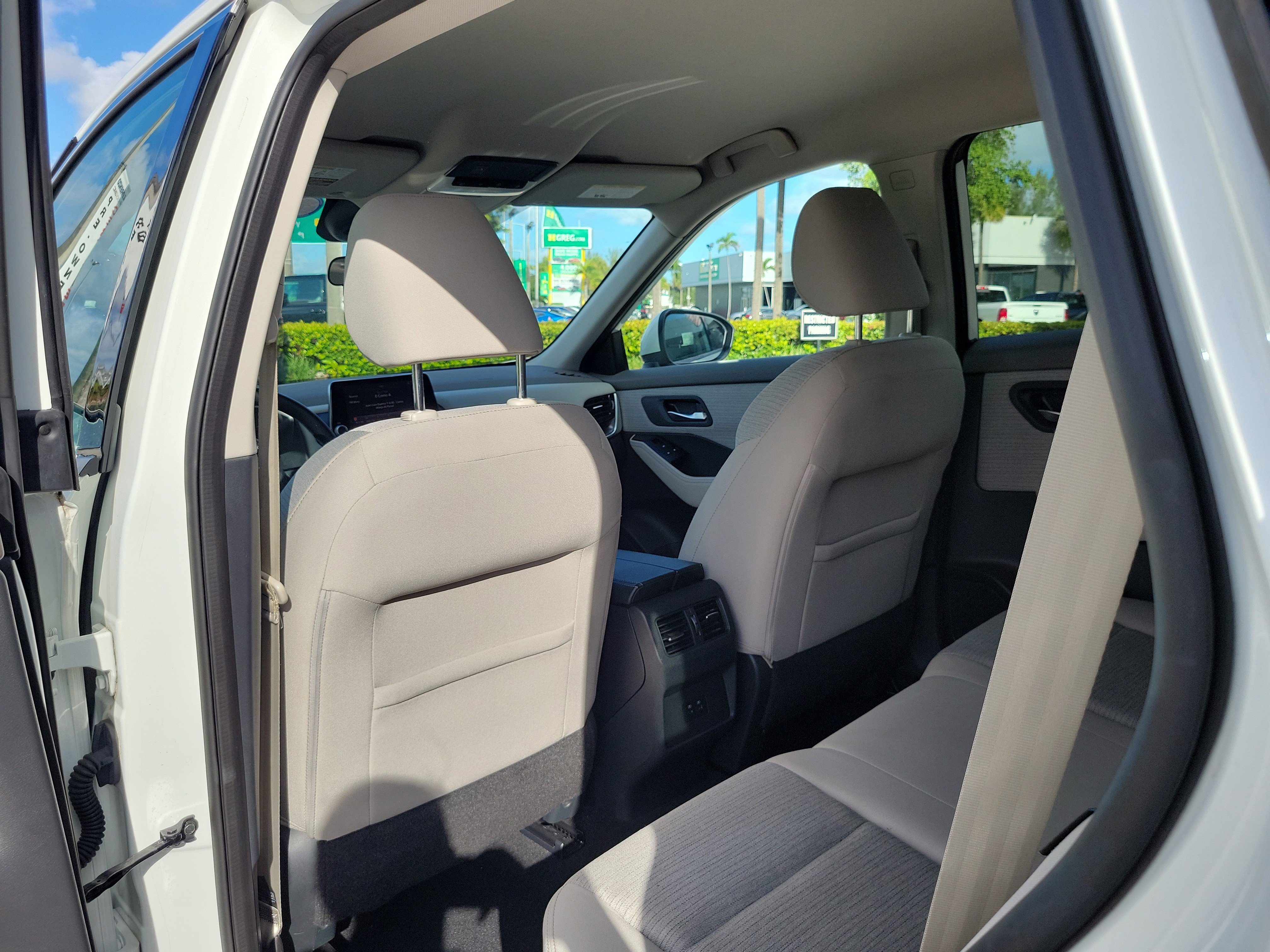 Used 2021 Nissan Rogue SV image 14