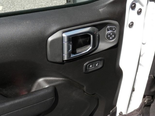 Used 2024 Jeep Gladiator Rubicon w/ Technology Group AWD/4WD image 16