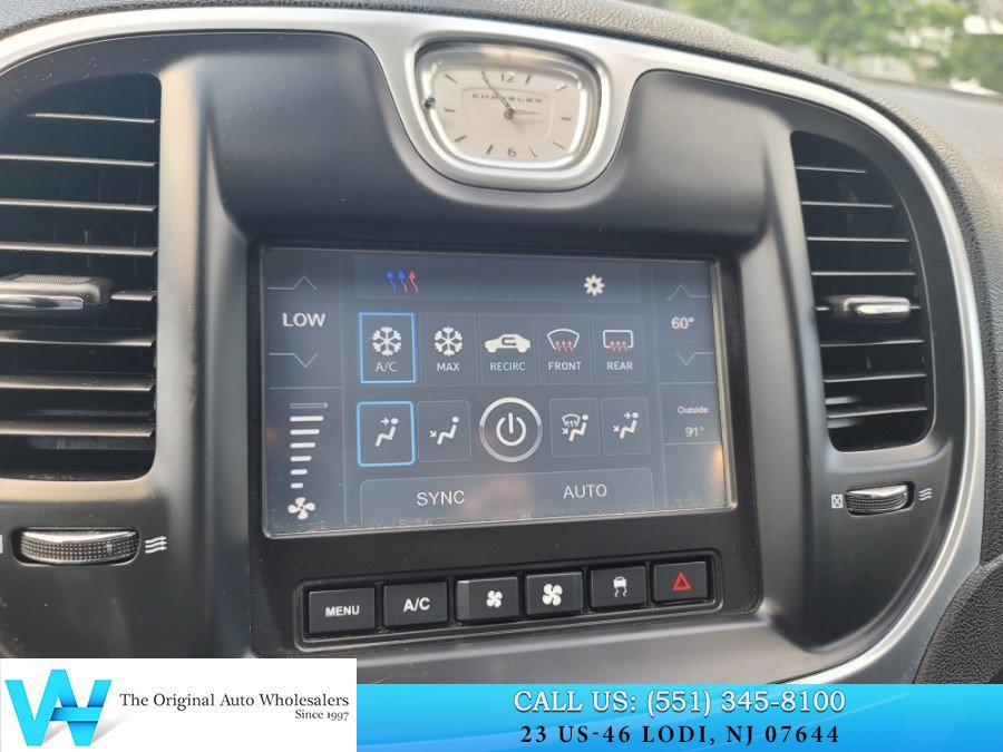 Used 2017 Chrysler 300 Limited RWD image 19