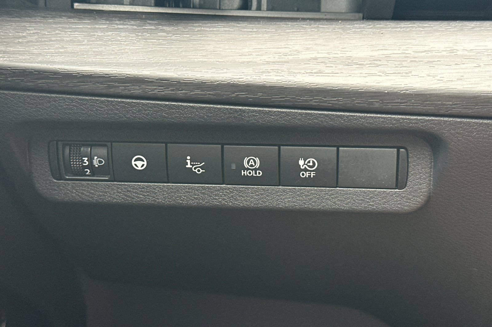 Certified 2024 Nissan Ariya AWD image 32