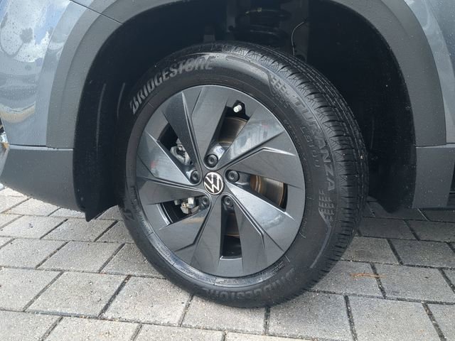Certified 2025 Volkswagen Taos S FWD image 30