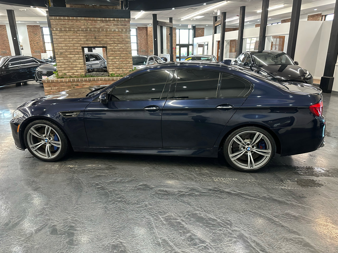 Used 2013 BMW M5 w/ Executive Pkg image 9