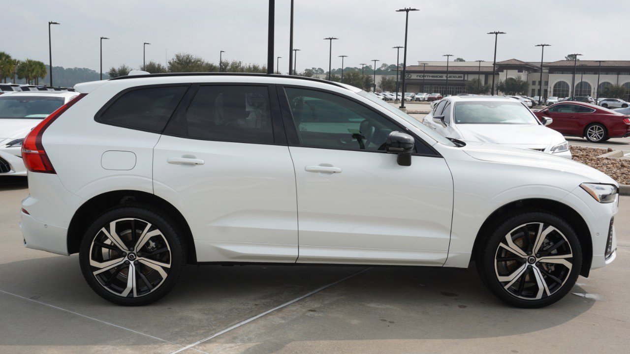 Used 2025 Volvo XC60 B5 Ultra w/ Protection Package Premier image 4