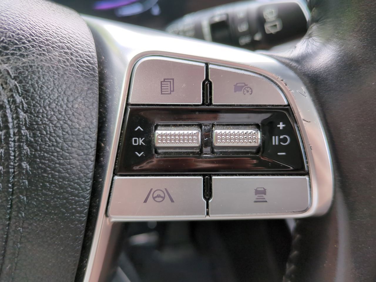 Used 2025 Kia Telluride S FWD image 27
