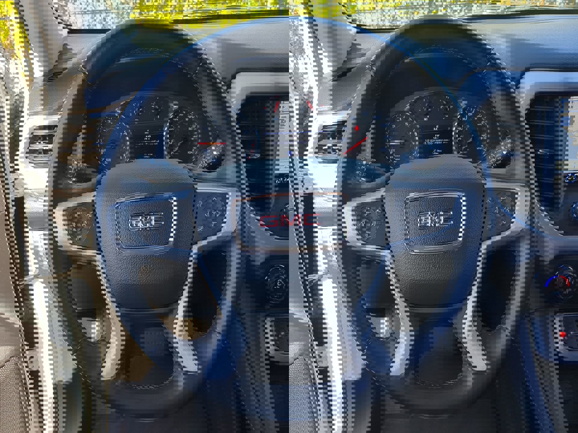 Used 2023 GMC Acadia SLT image 31