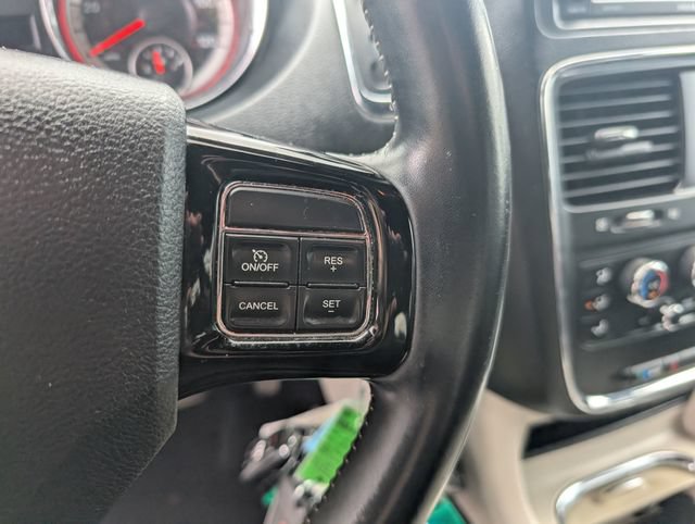 Used 2019 Dodge Grand Caravan SXT FWD image 14