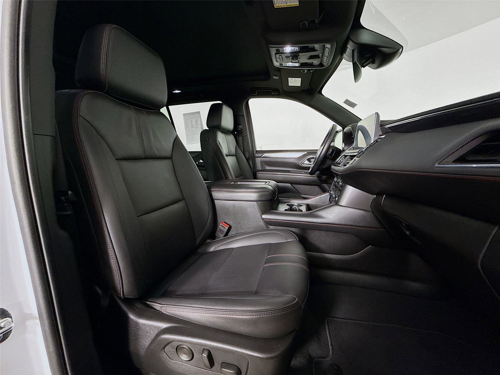 Used 2024 Chevrolet Tahoe RST w/ Luxury Package AWD/4WD image 32