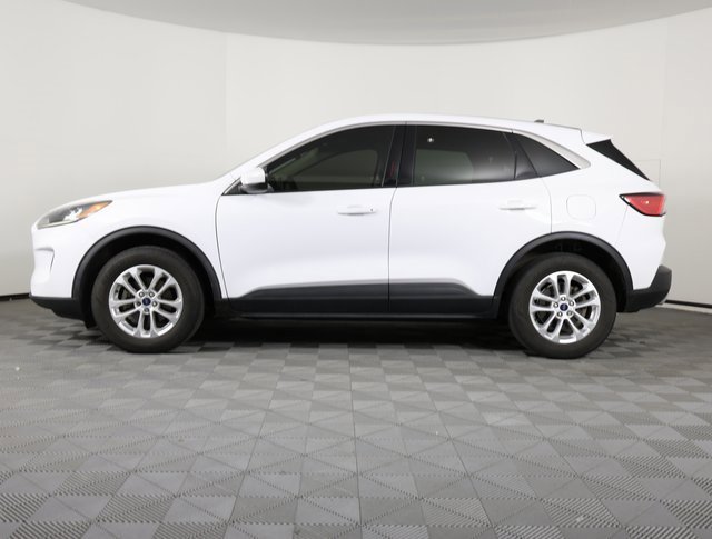 Used 2020 Ford Escape SE image 2