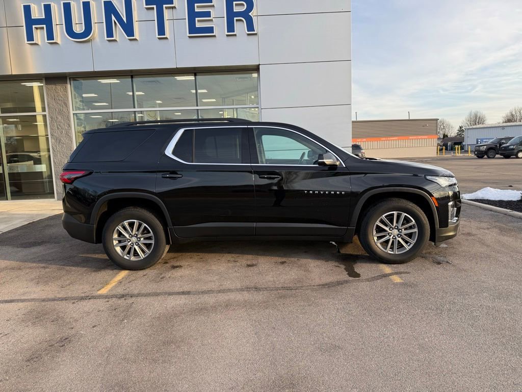 Used 2023 Chevrolet Traverse LT w/ Rear Camera Mirror Package image 38