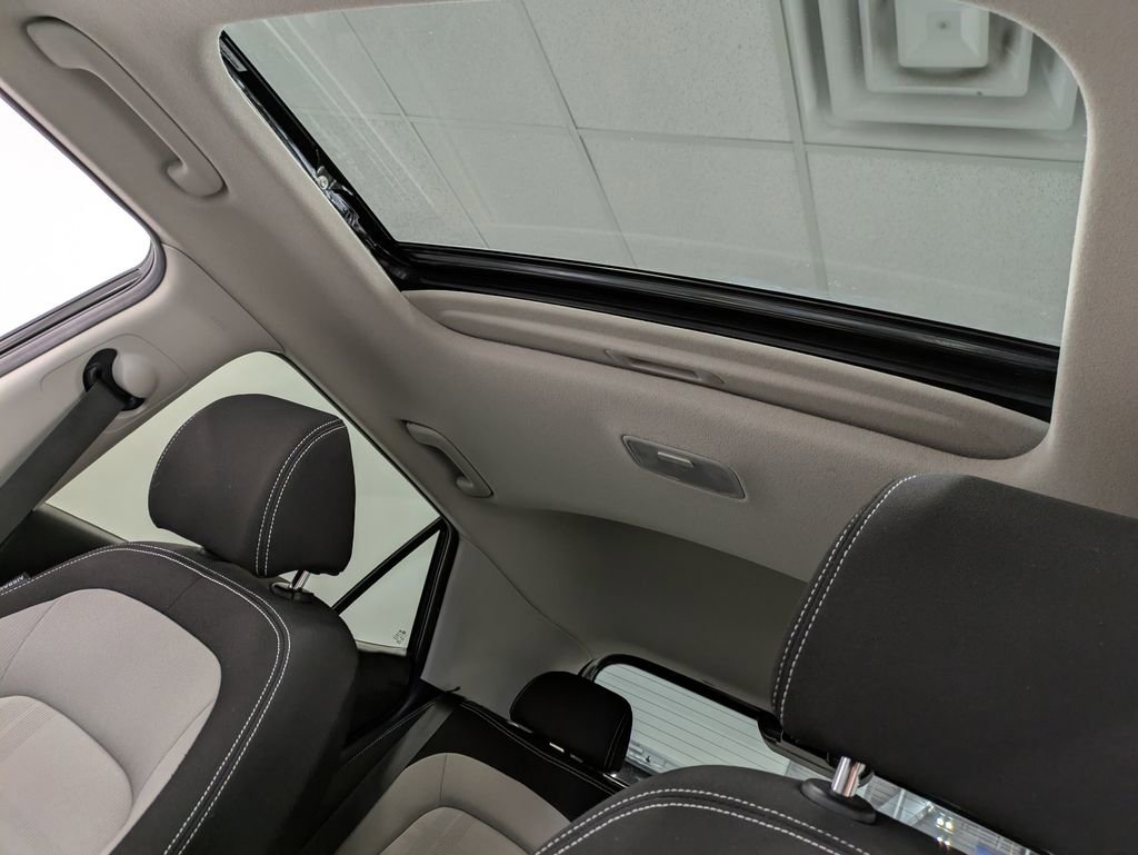 Used 2021 Hyundai Venue SEL w/ Premium Package image 24