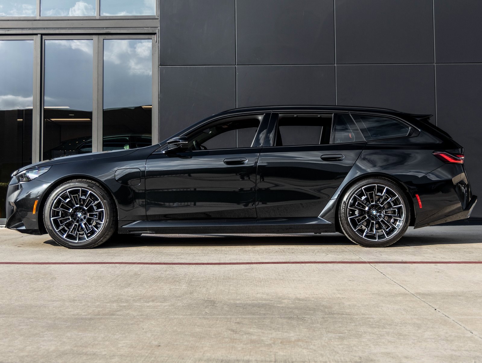 Used 2025 BMW M5 Touring image 9