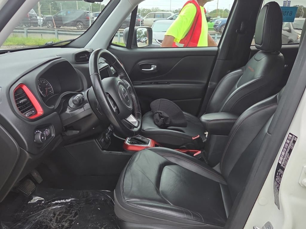 Used 2019 Jeep Renegade Trailhawk AWD/4WD image 11