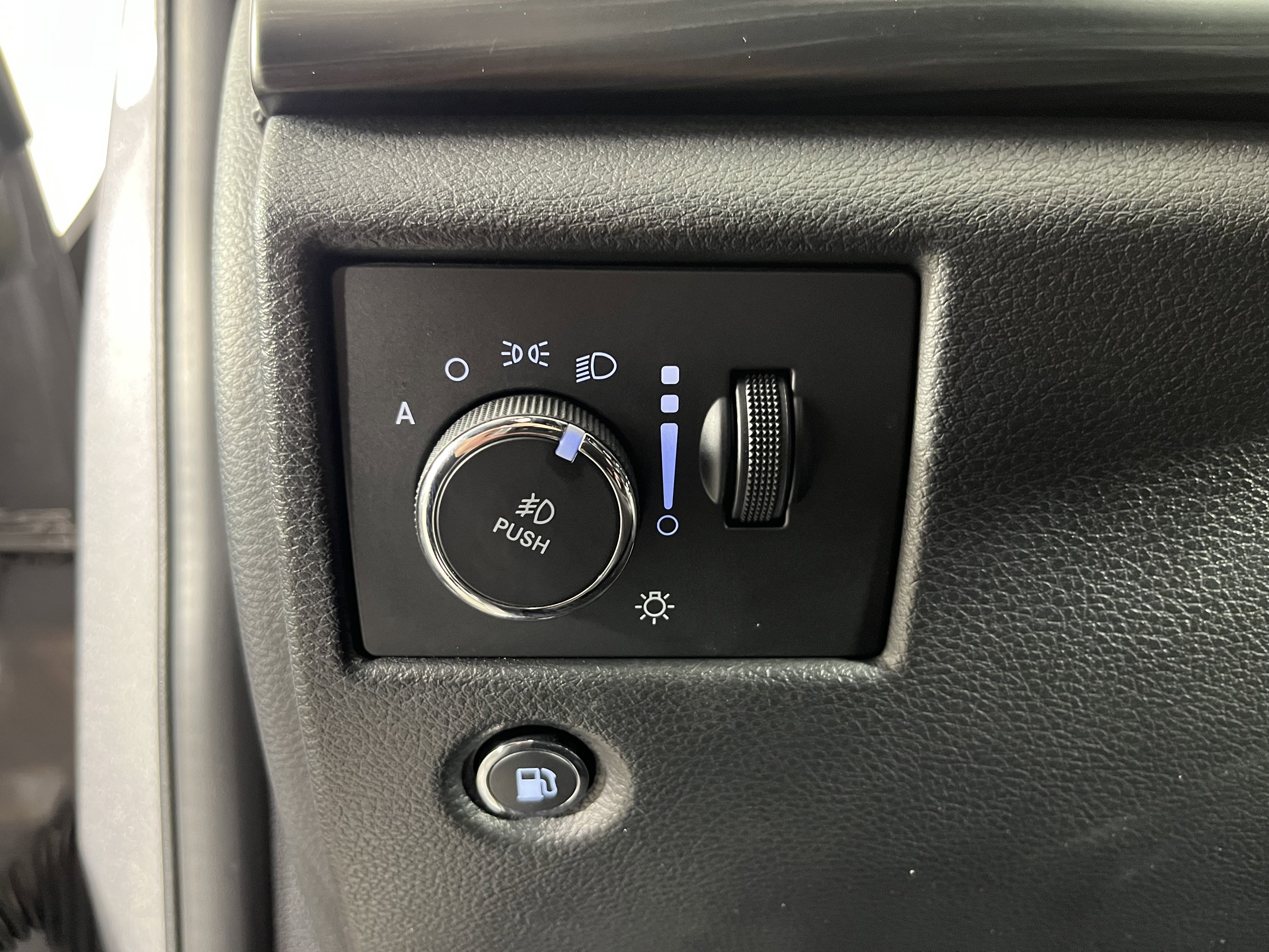 Used 2020 Jeep Grand Cherokee Altitude AWD/4WD image 20
