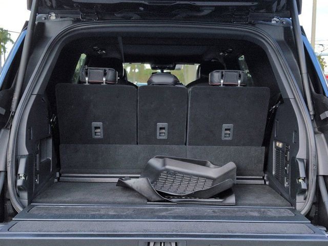 Used 2025 Lincoln Navigator Black Label image 12