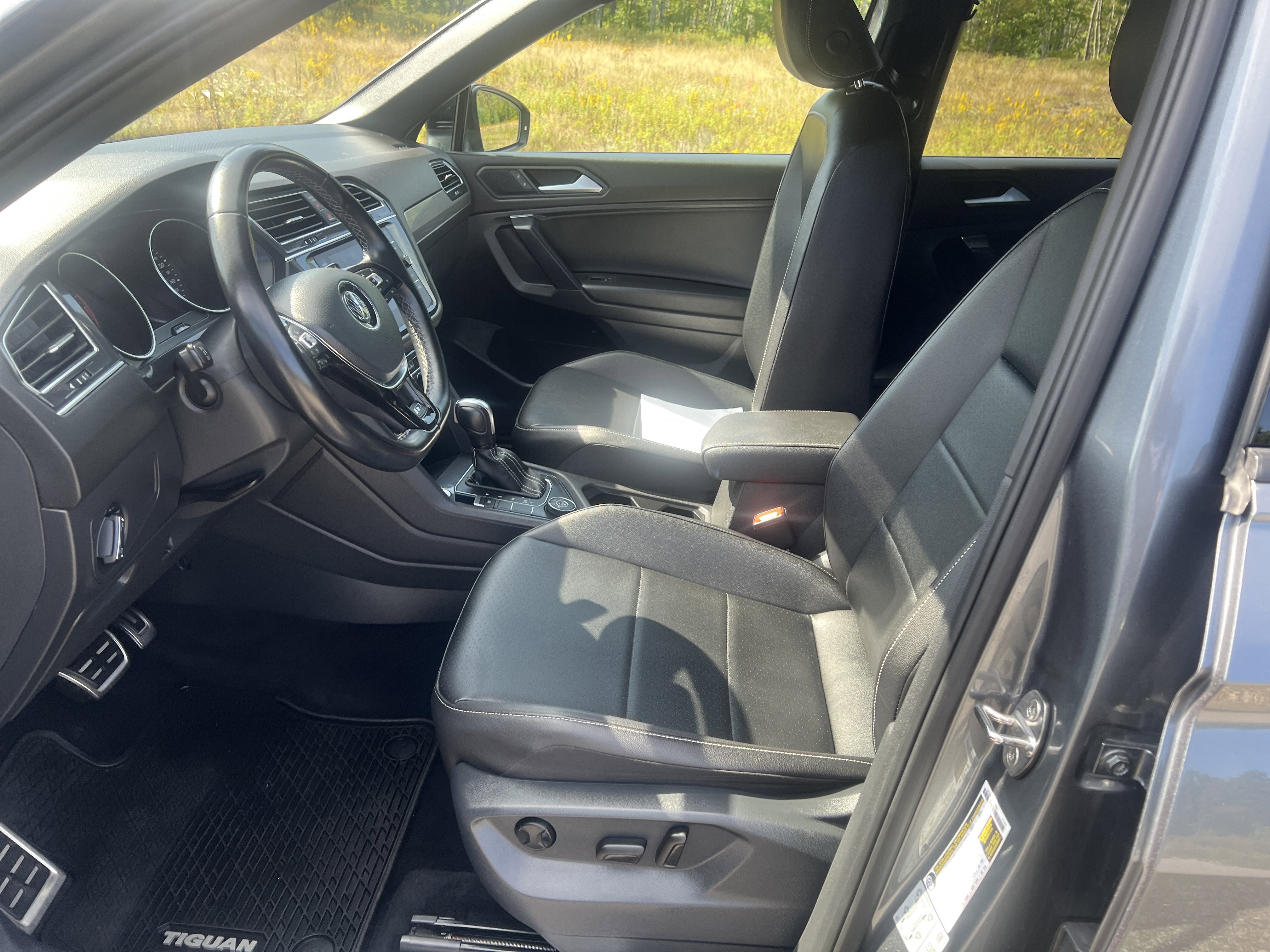 Used 2021 Volkswagen Tiguan SE R-Line image 14