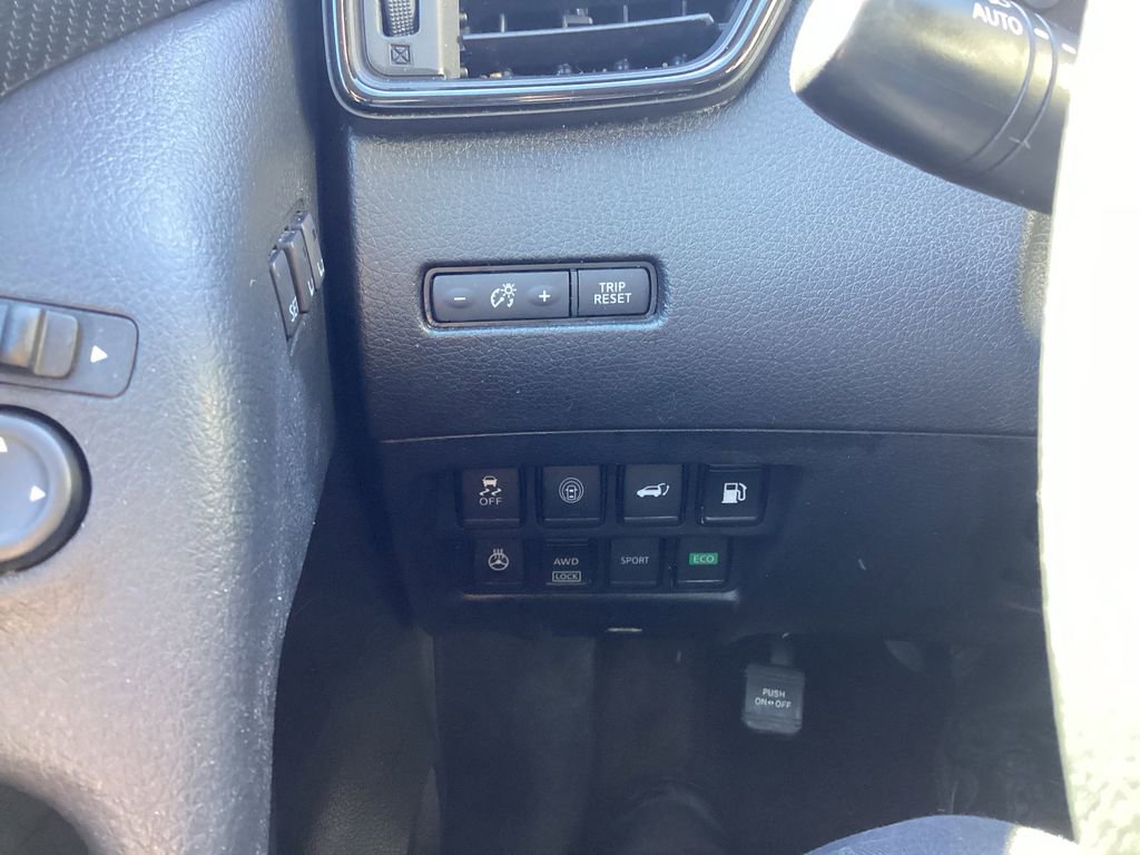 Used 2018 Nissan Rogue SL image 17