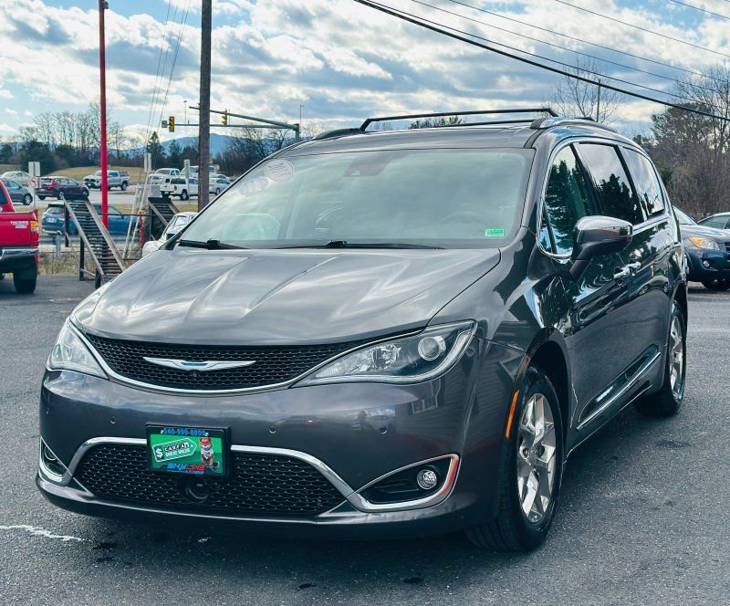 Used 2018 Chrysler Pacifica Limited w/ Advanced Safetytec Group image 8