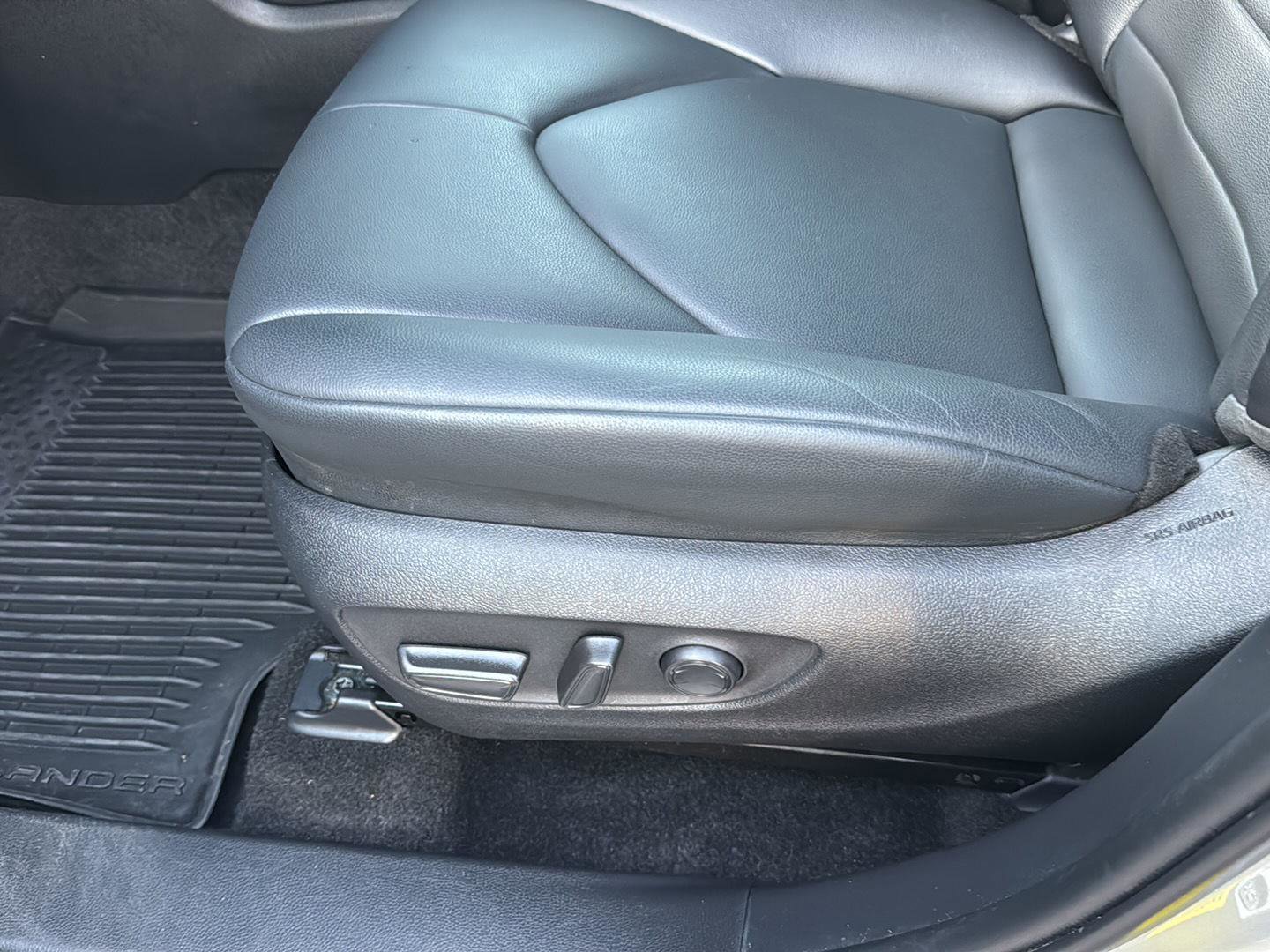 Used 2024 Toyota Highlander XLE image 29