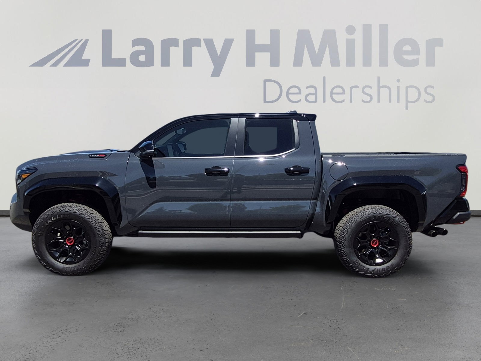 Certified 2025 Toyota Tacoma TRD Pro AWD/4WD image 2