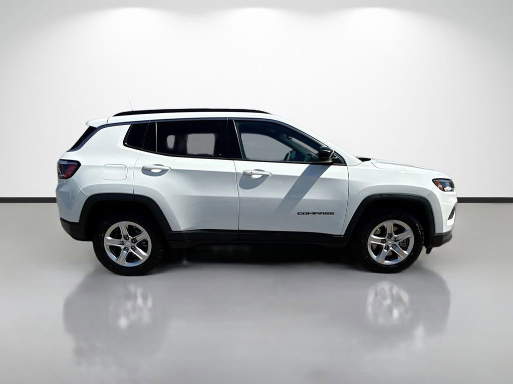Used 2023 Jeep Compass Latitude AWD/4WD image 2