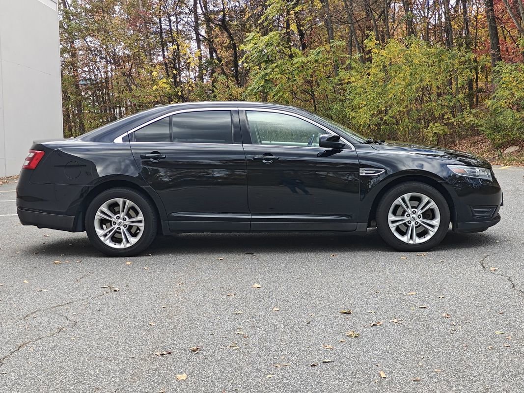 Used 2018 Ford Taurus SEL w/ Equipment Group 201A FWD image 3