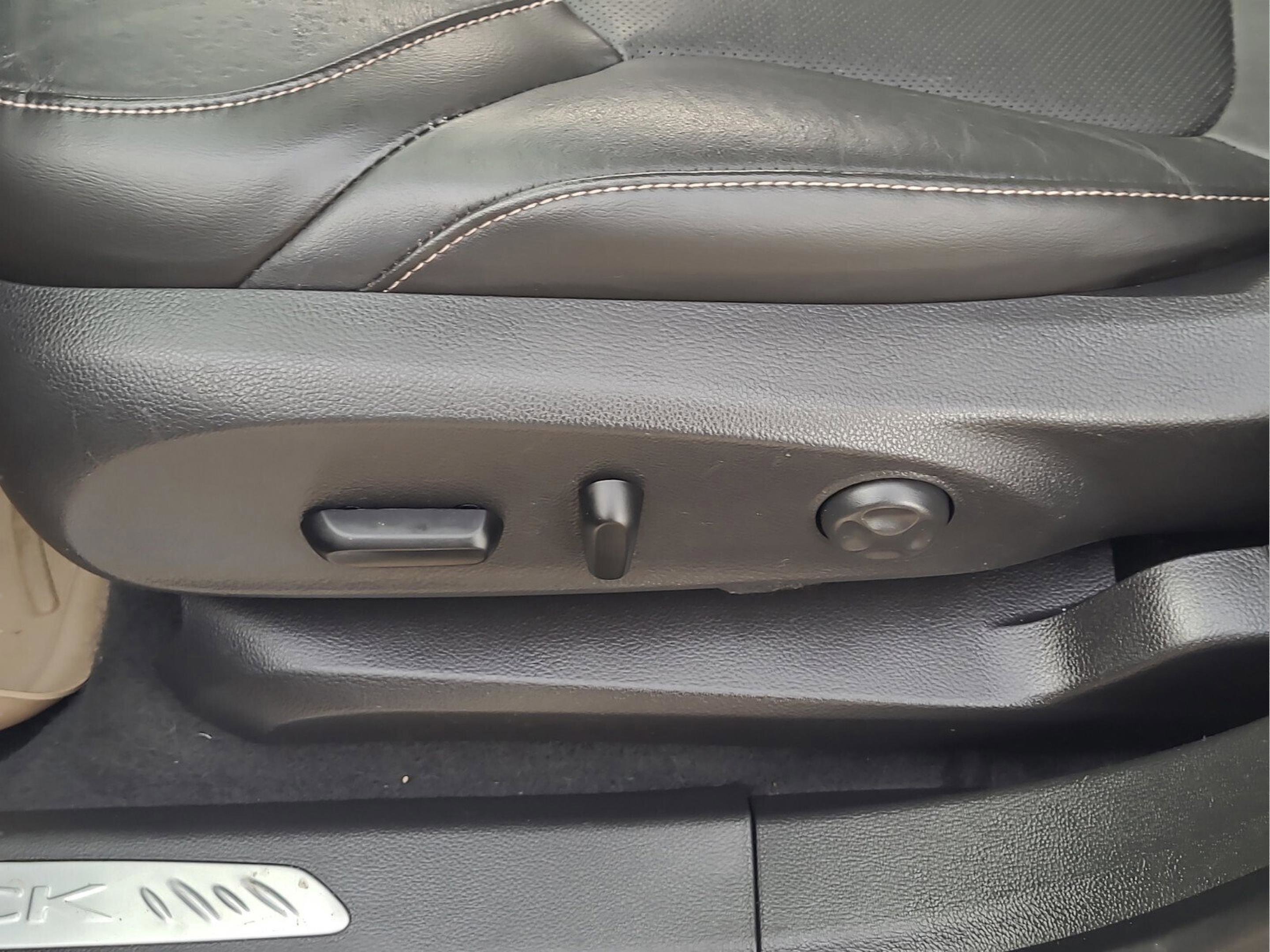 Used 2017 Buick Envision Essence image 13