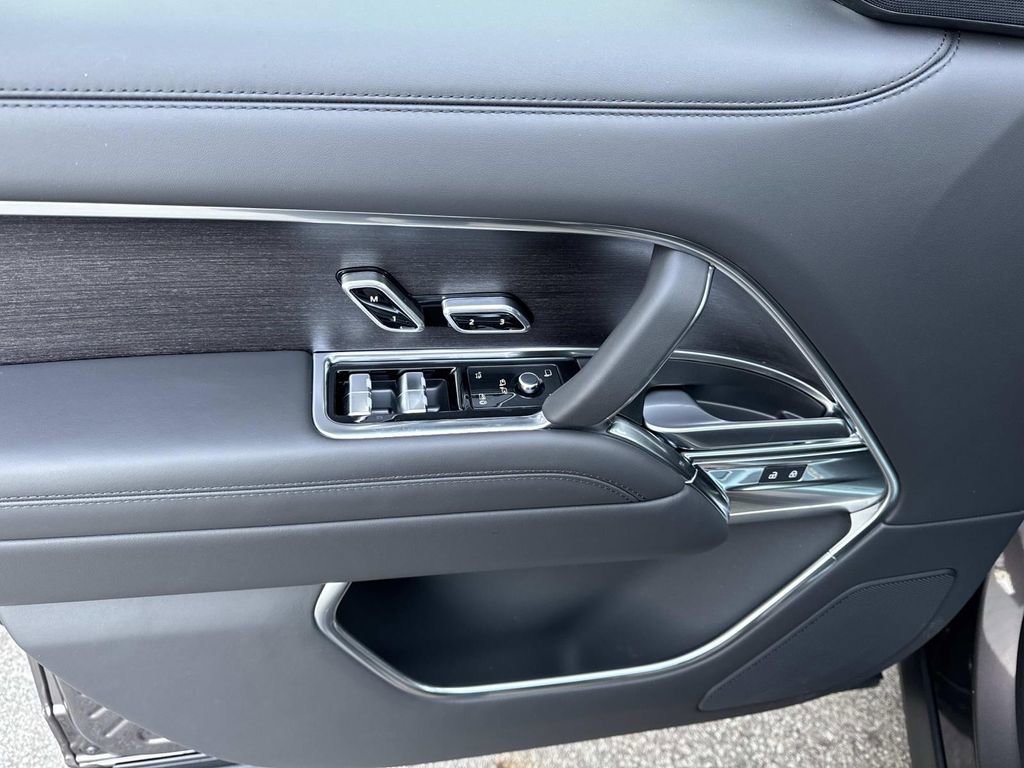 New 2026 Land Rover Range Rover Long Wheelbase SE image 19