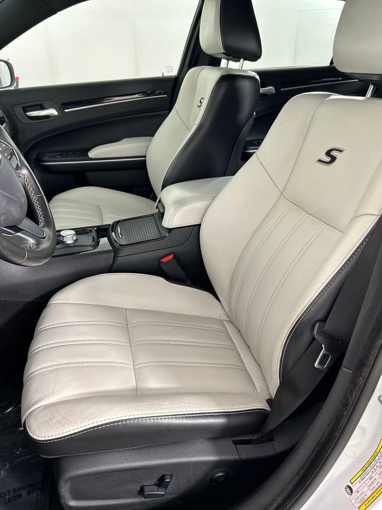 Used 2019 Chrysler 300 S image 12