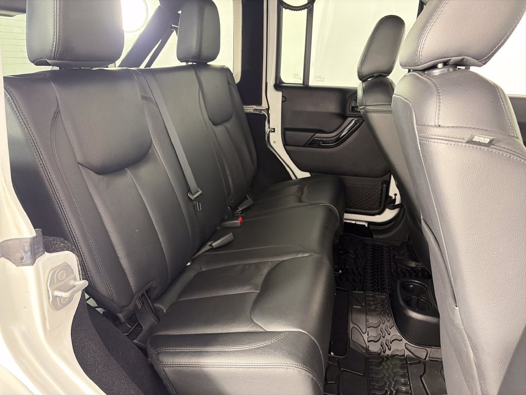 Used 2015 Jeep Wrangler Unlimited Sahara AWD/4WD image 27