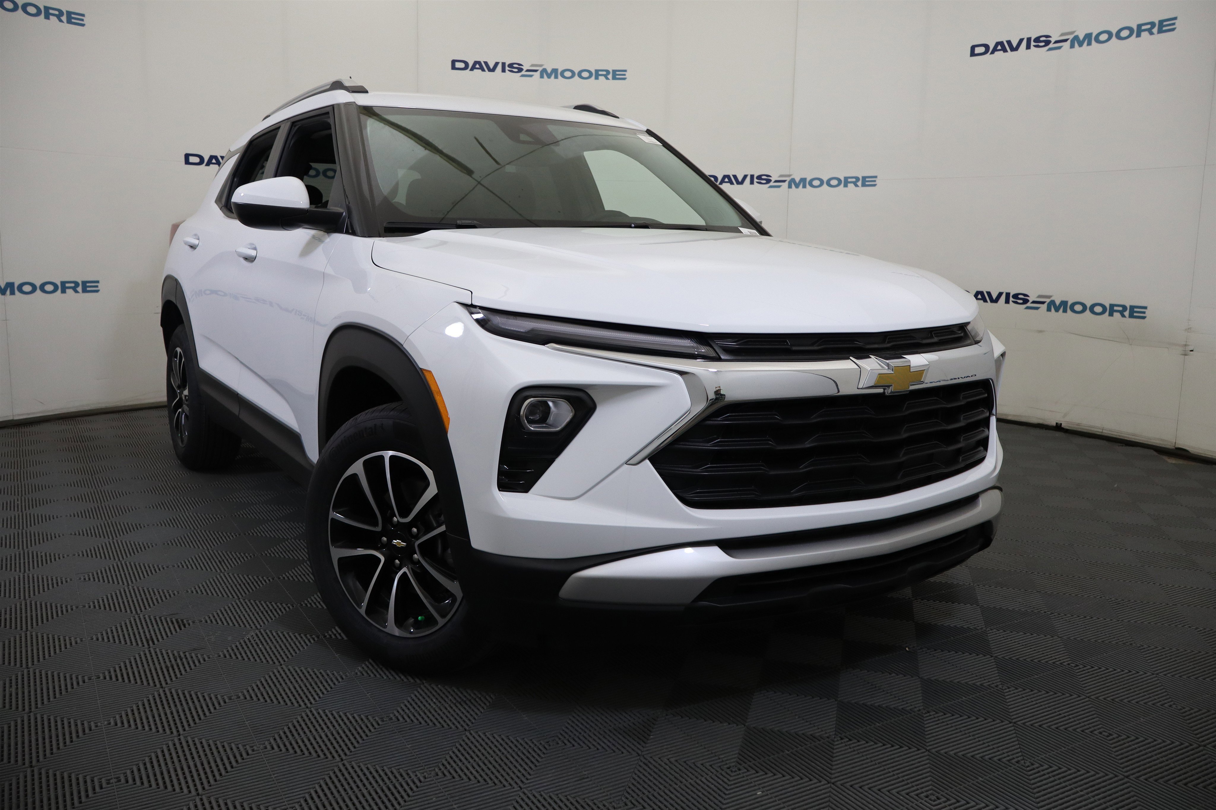 New 2026 Chevrolet TrailBlazer LT w/ LT Cold Weather Package AWD/4WD image 2