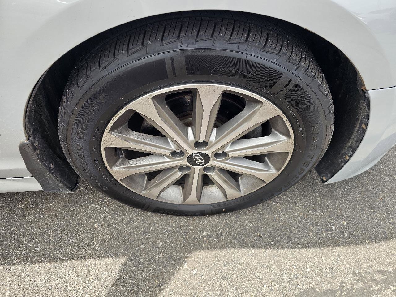 Used 2016 Hyundai Sonata Limited w/ Option Group 04 FWD image 14