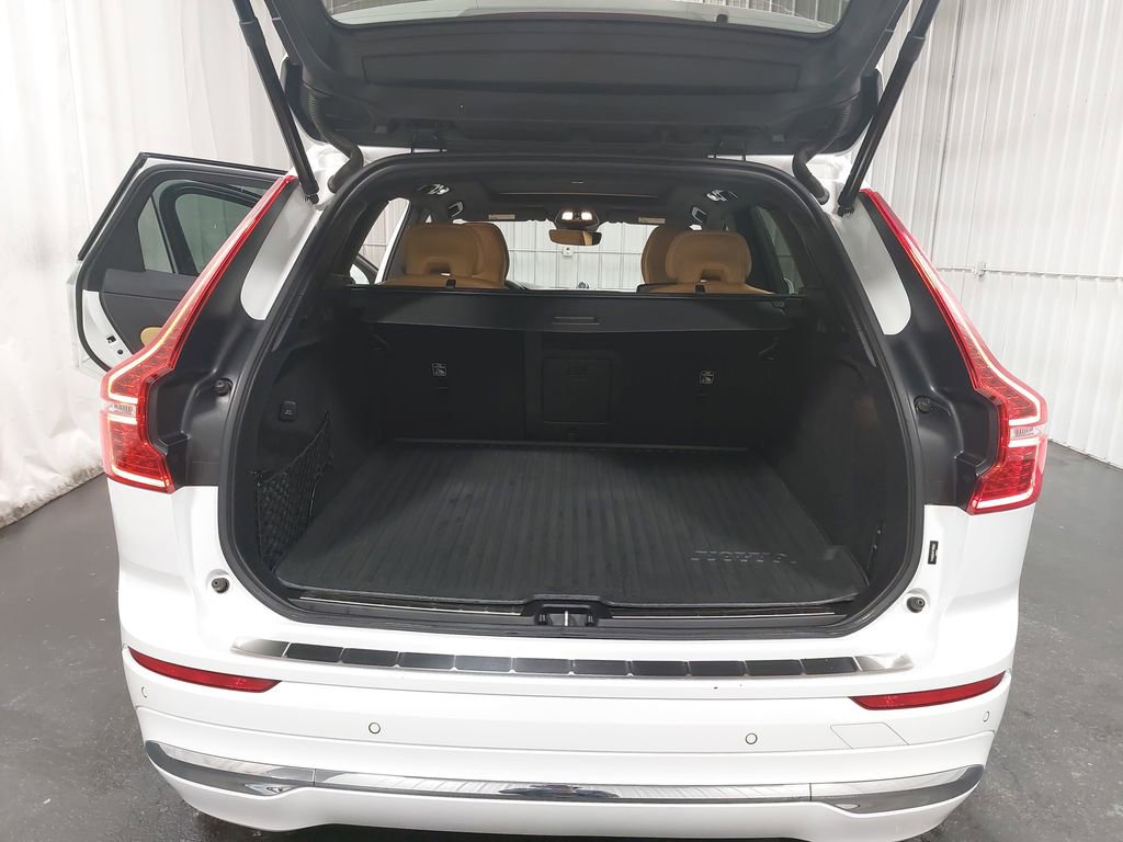 Used 2023 Volvo XC60 B6 Ultimate image 12
