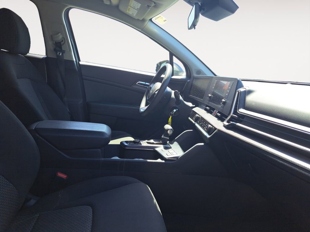 Used 2025 Kia Sportage LX image 16