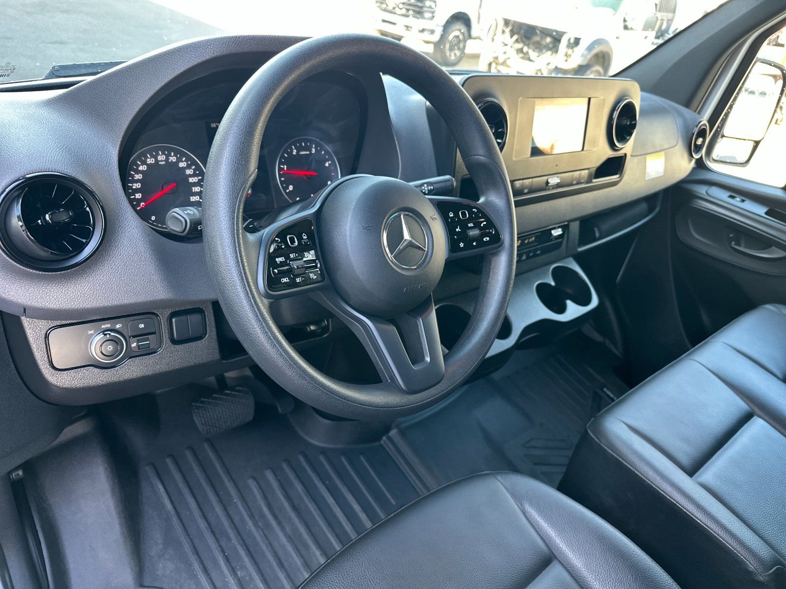 Used 2024 Mercedes-Benz Sprinter 2500 image 14