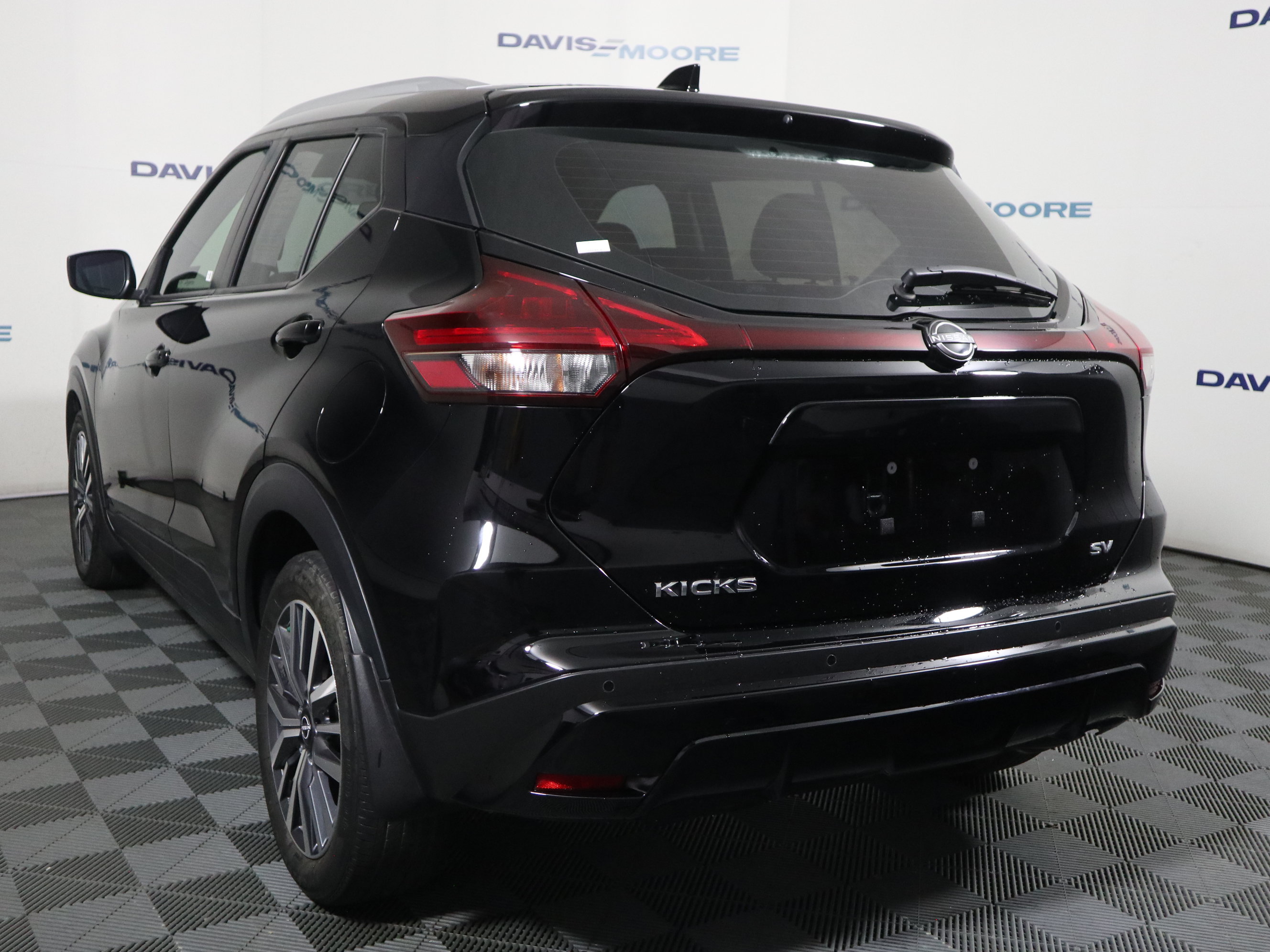 Used 2023 Nissan Kicks SV FWD image 9