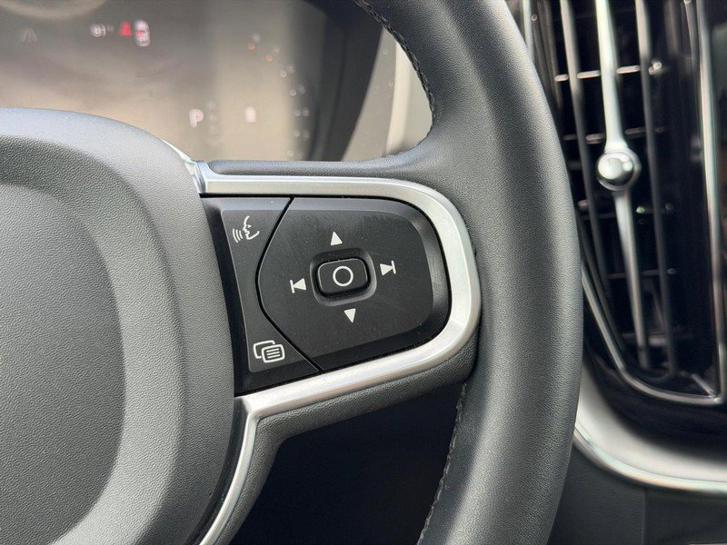 Certified 2023 Volvo XC60 B5 Core AWD/4WD image 20