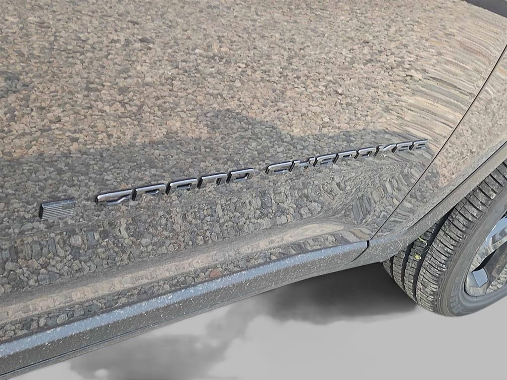 New 2025 Jeep Grand Cherokee L Altitude image 4