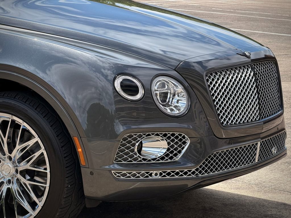 Used 2019 Bentley Bentayga AWD/4WD image 2