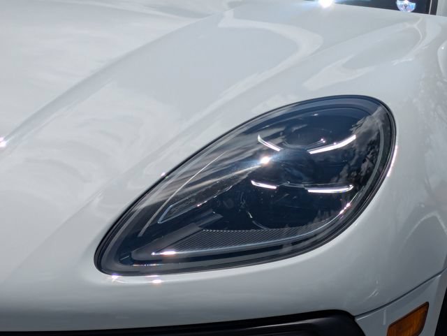Used 2024 Porsche Macan AWD/4WD image 9